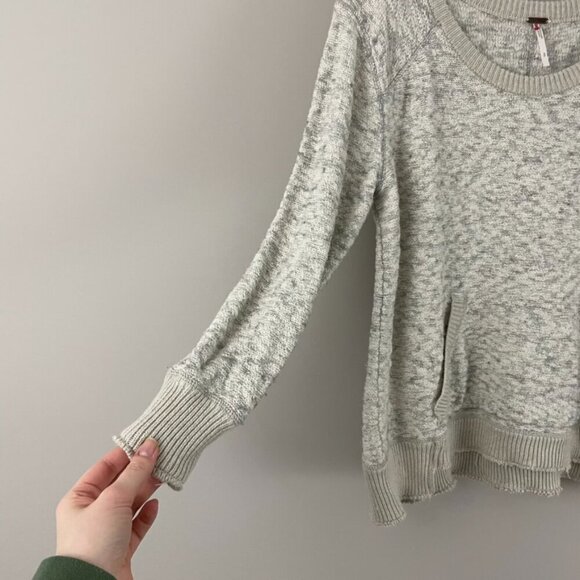 Free People Heathered Gray Scoop Neck Knit Sweater Size Small - Picture 6 of 6